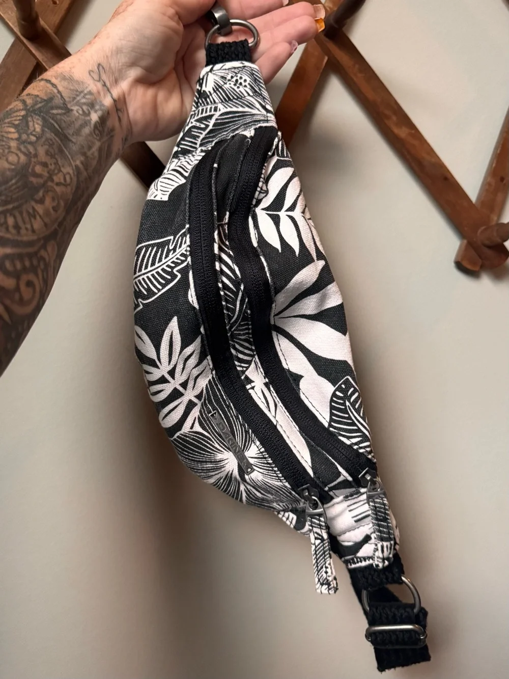 Dakine Gigi Hip Pack in Hibiscus Palm Canvas Belt Bag